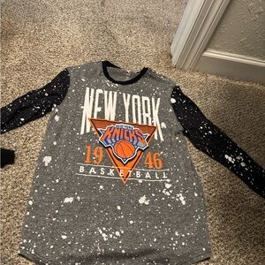 NBA New York Knicks Long Sleeve Shirt - Gray and Black